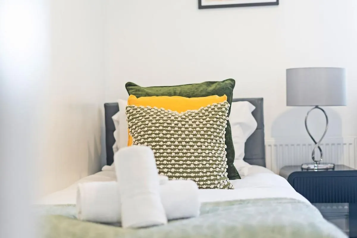 Modern Cozy 2-Bedroom Apartment With Netflix Кардифф