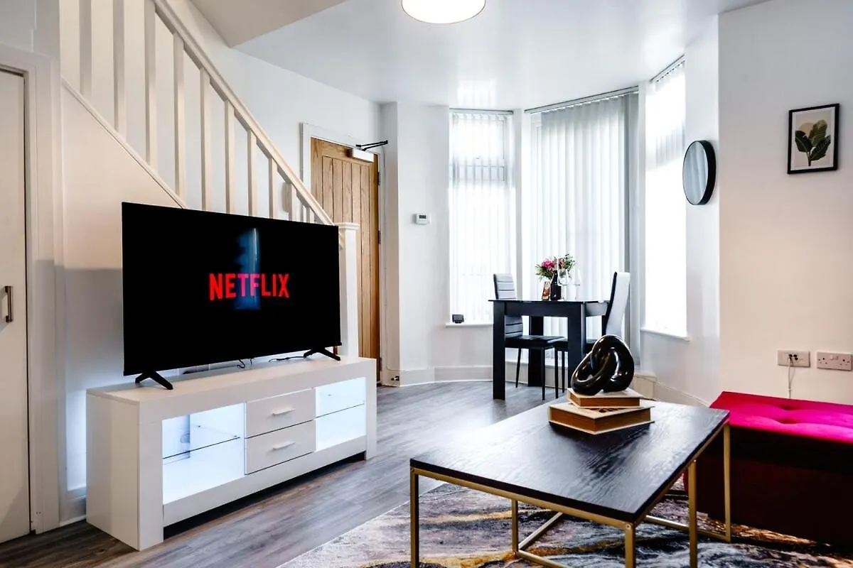 Modern Cozy 2-Bedroom Apartment With Netflix Кардифф