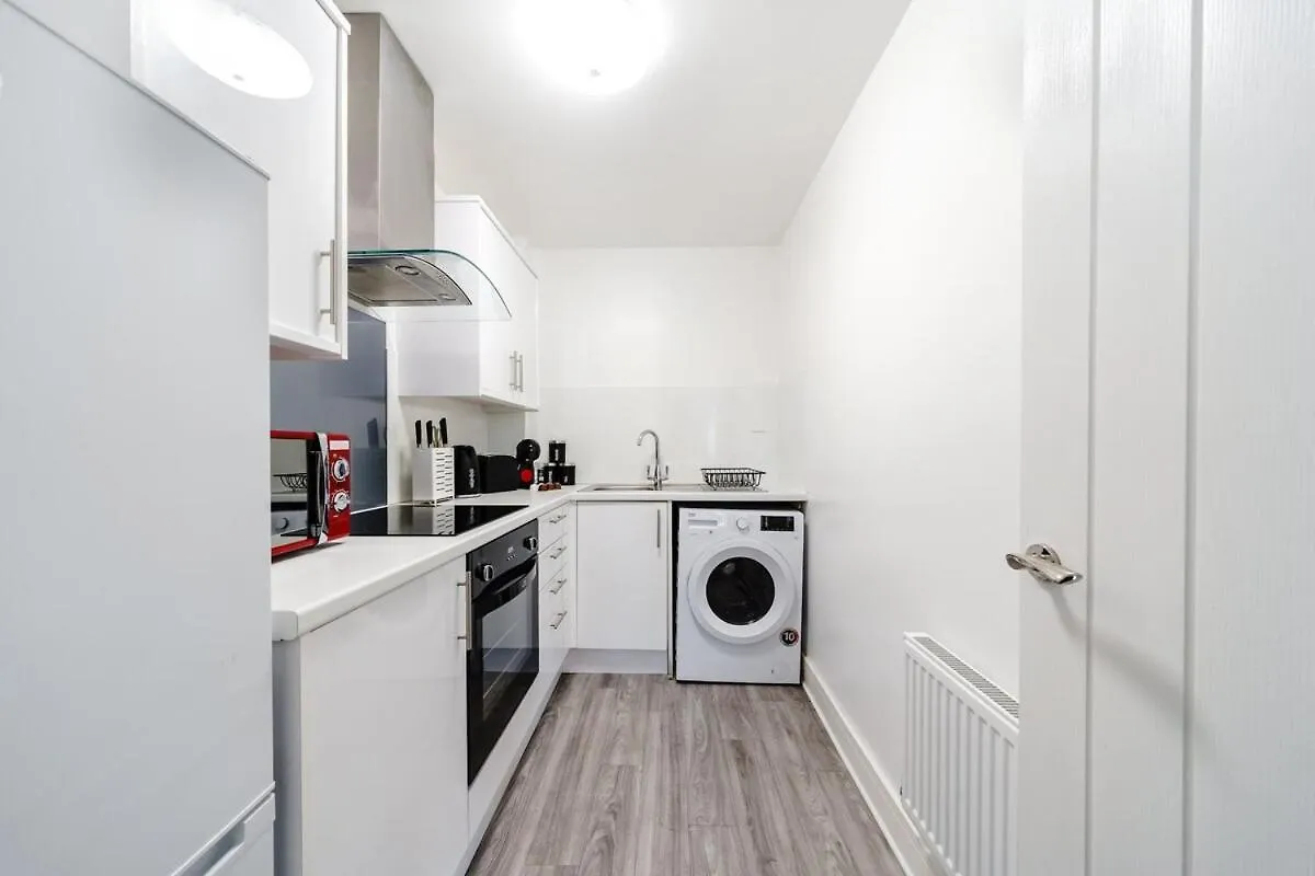 Modern Cozy 2-Bedroom Apartment With Netflix Кардифф Великобритания