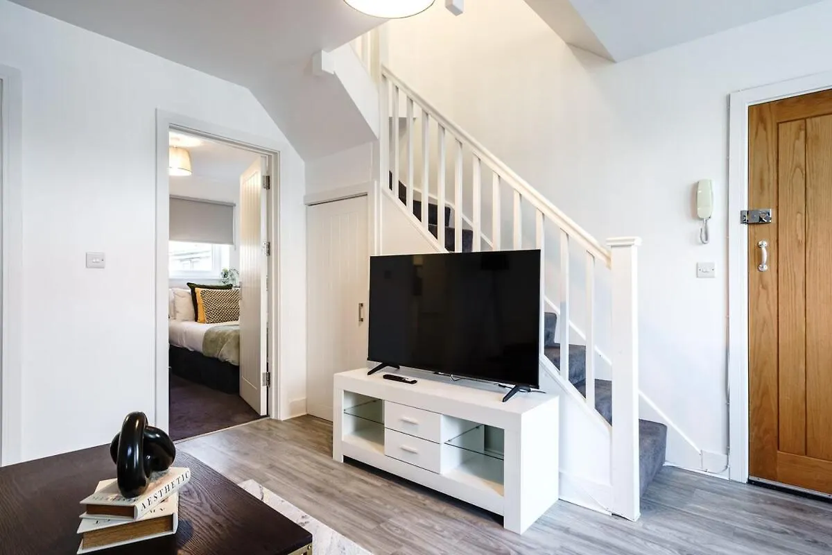 Modern Cozy 2-Bedroom Apartment With Netflix Кардифф